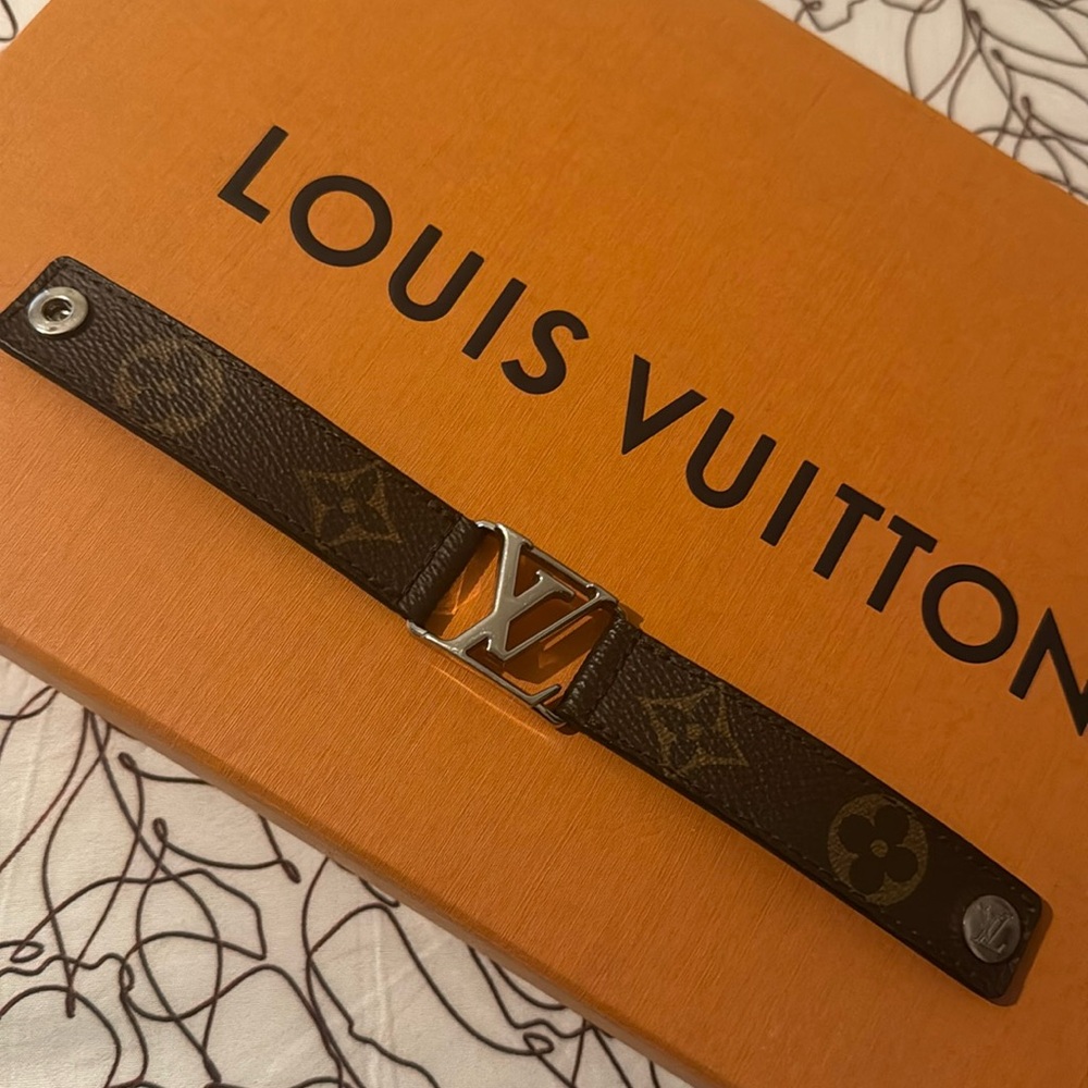 Leather bracelet LV in used conditions
